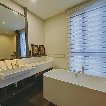 Luxury Suites At The Mews Klcc Kuala Lumpur Exterior photo